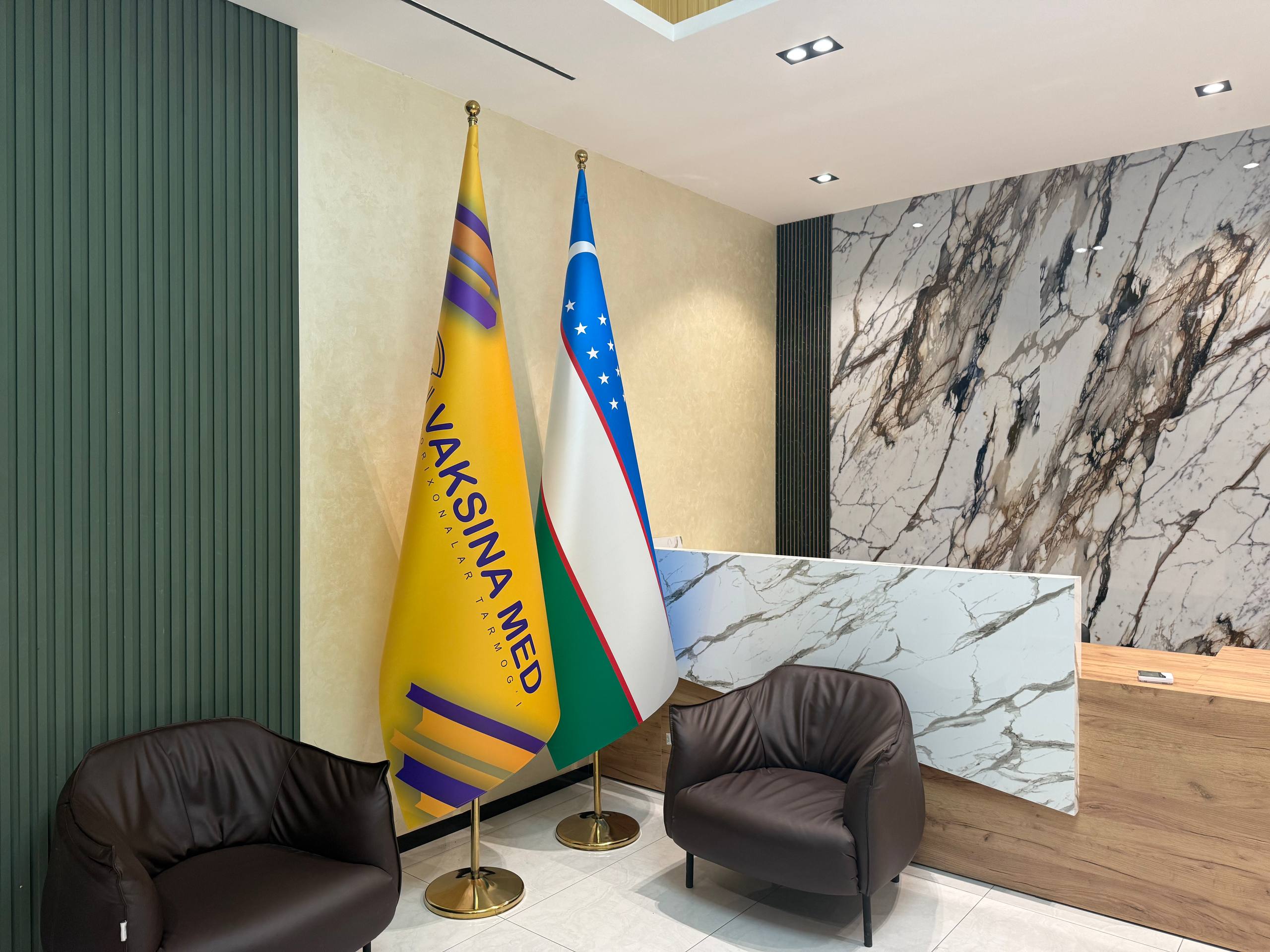 Флаги у ресепшена